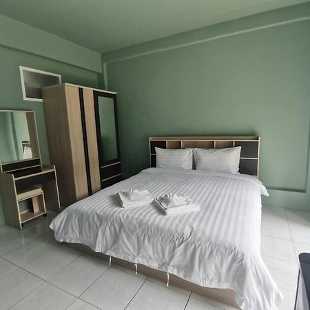 4 Palms Hotel Pratumanak Pattaya Exterior photo