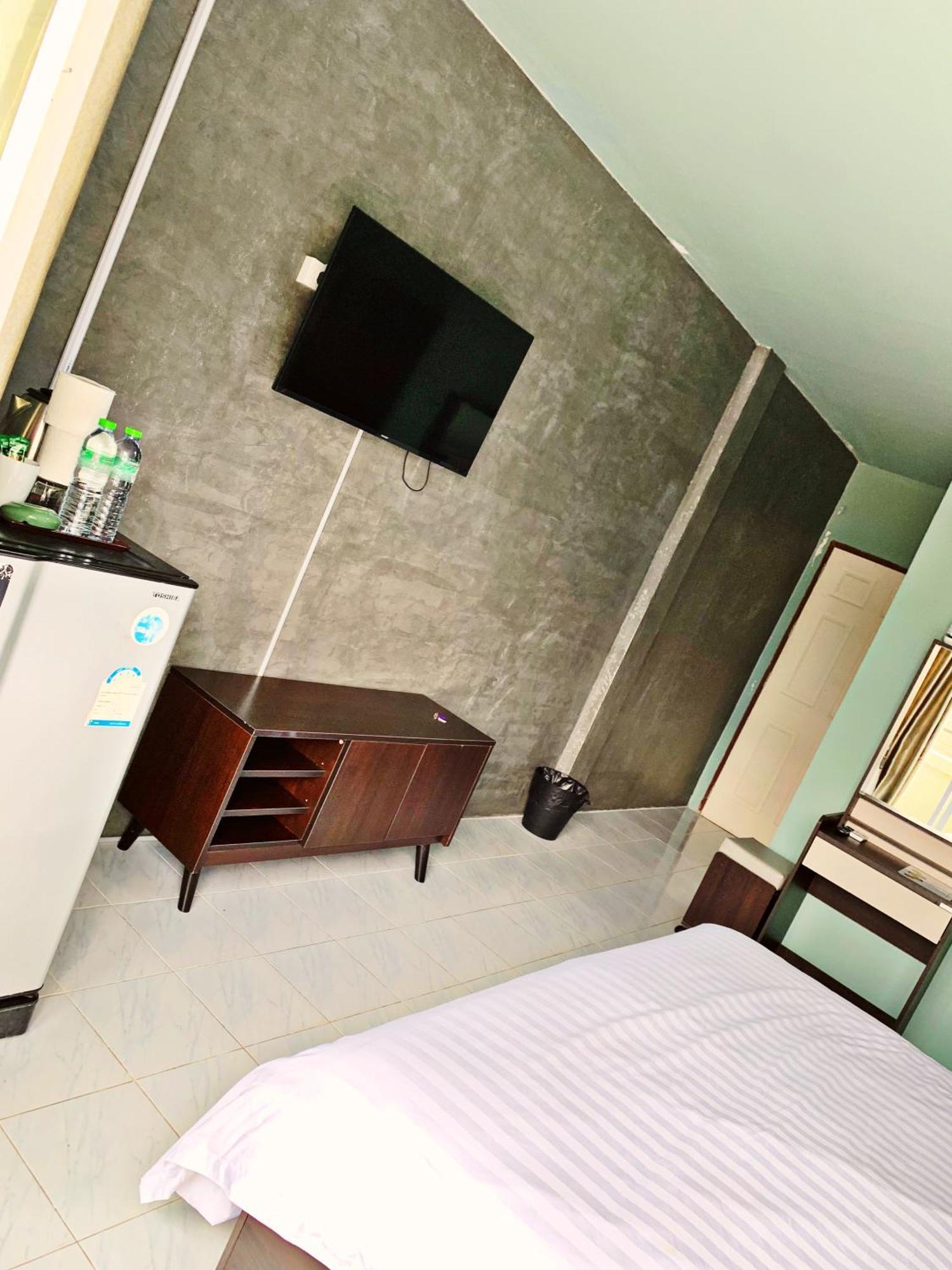 4 Palms Hotel Pratumanak Pattaya Exterior photo